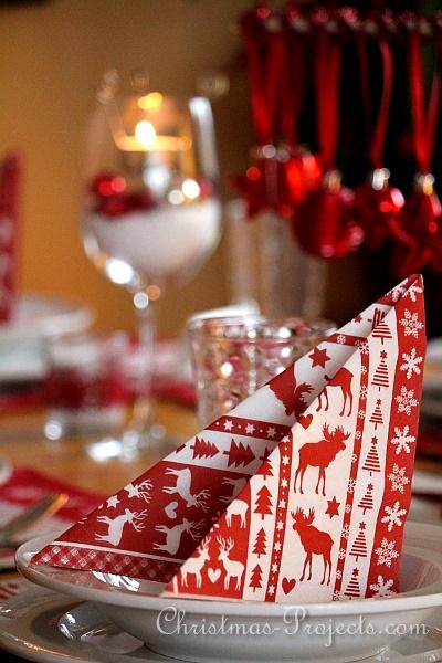 Christmas Table Decoration in Red and White 2