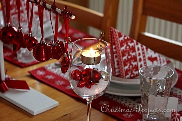 Christmas Table Decoration in Red and White 3