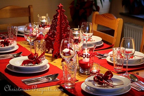 Christmas Table Decoration in Red and White 5