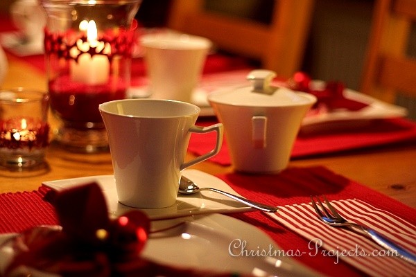 Christmas Table Decoration in Red and White 8